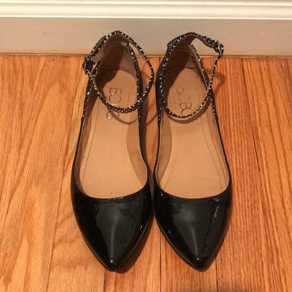 BCBG Paris flats